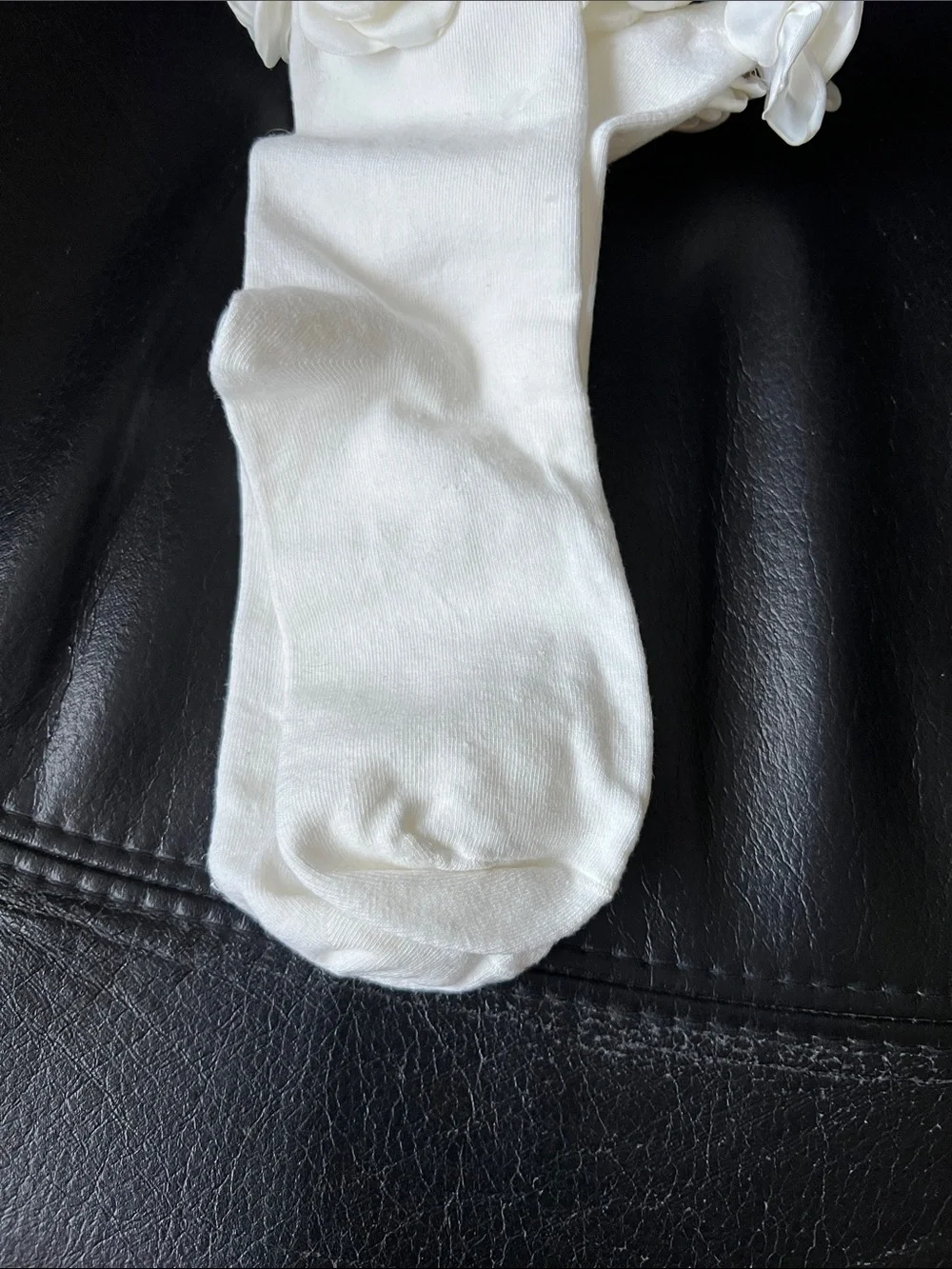 Casa Clara Paris Rosette Quarter Socks in White